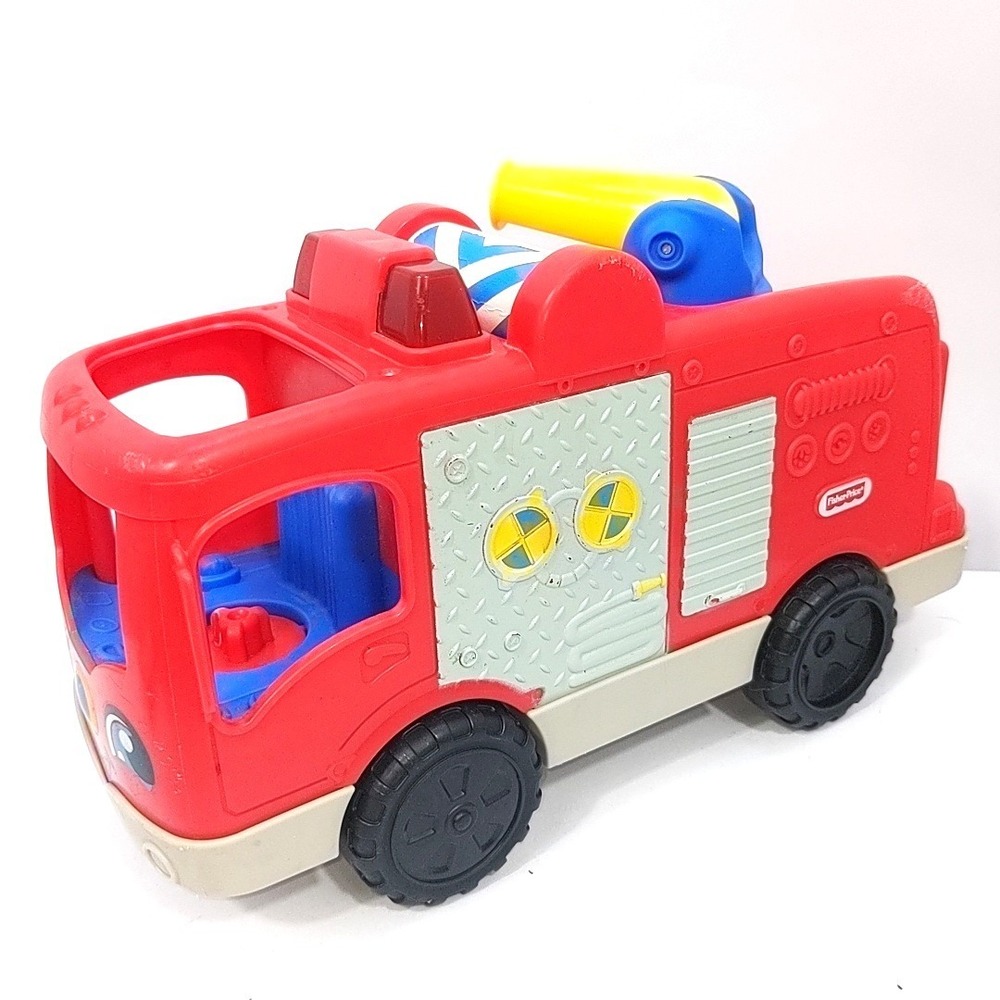 Fisher-Price Little People Fire Truck Toy Red Fire Engine Water Cannon 2012 VTG